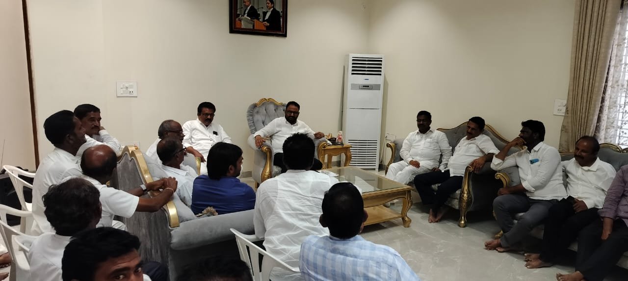 గెలుపే లక్ష్యంగా పని చేయాలి ... డీసీసీ అధ్యక్షులు శ్రీహరి శ్రీహరి రావు