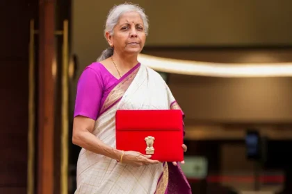 చేనేత చీరలో నిర్మలమ్మ - ముద్రా న్యూస్