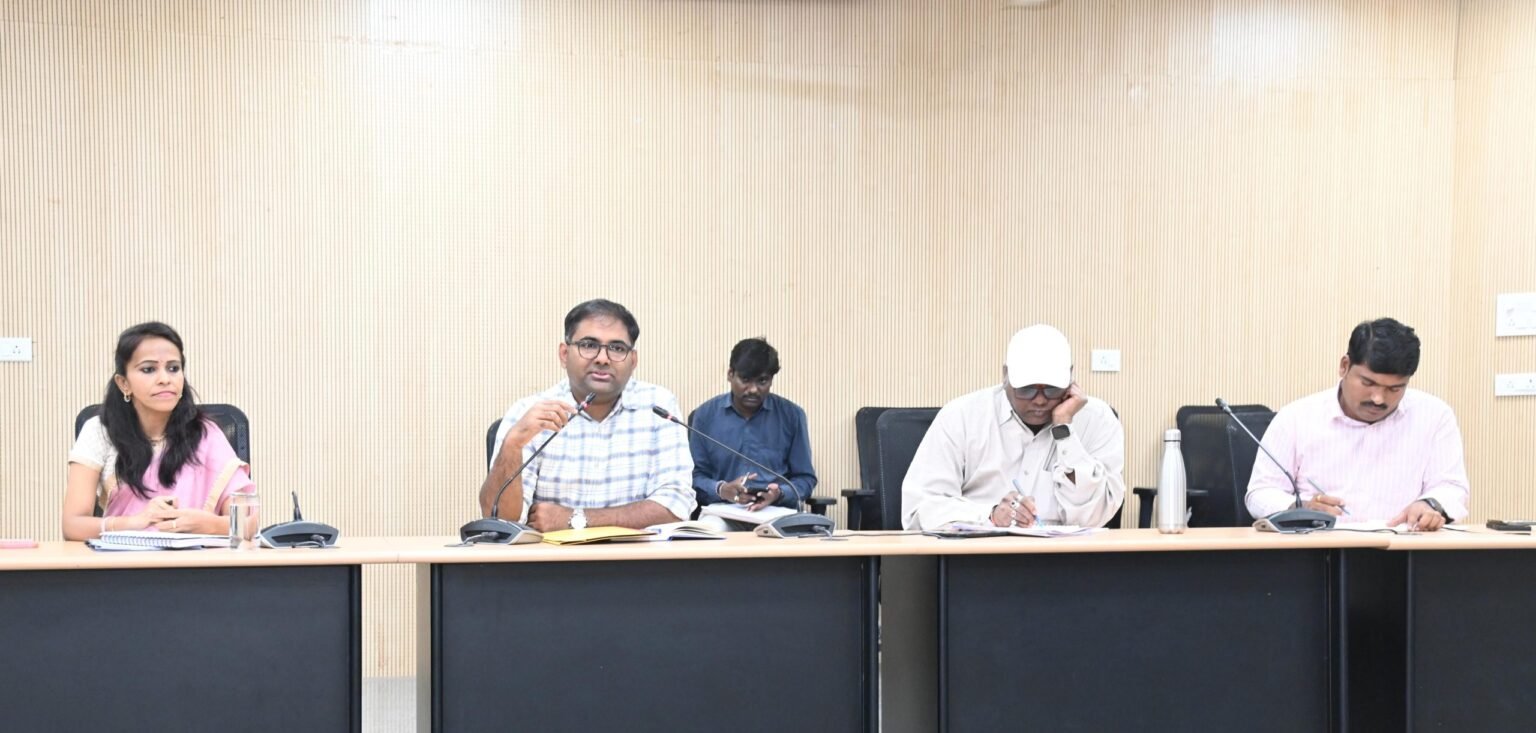 జిల్లా వెబ్ సైట్ సైట్ నందు వివరాలు వివరాలు పొందుపరచాలి, జిల్లా కలెక్టర్ కోయ శ్రీ హర్ష హర్ష