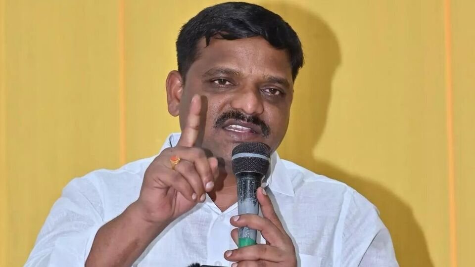 టీనేజ్మార్ మల్లన్నా: ఎమ్మెల్సీ తీన్మార్ మల్లన్నకు షోకాజ్ నోటీసులు జారీ జారీ