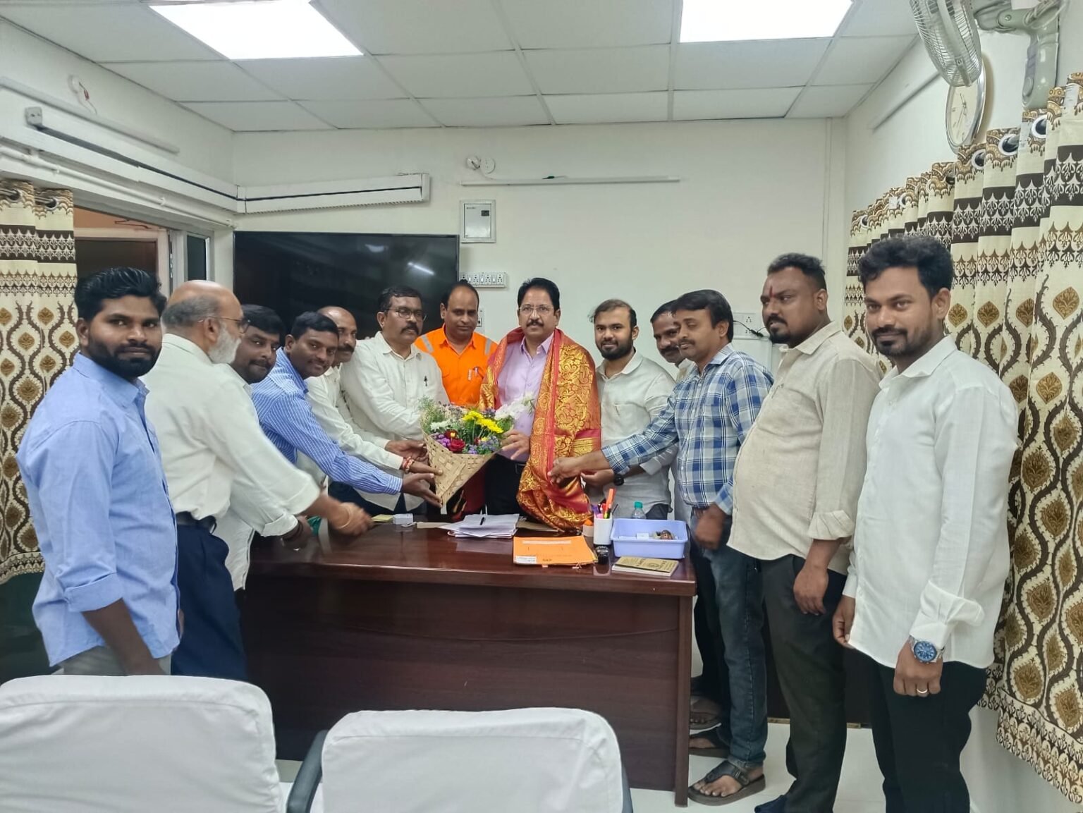 డైరెక్టర్ సూర్యనారాయణ ను సన్మానించిన బీసీ ఎంప్లాయిస్ అసోసియేషన్ అసోసియేషన్