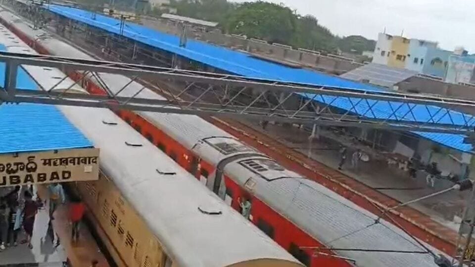 తెలుగు 57 రైళ్లు రైళ్లు మరో ఆర్నెల్లు ఎంపిక చేసిన స్టేషన్లలో స్టేషన్లలో ఆగేందుకు ఆగేందుకు -5 -57 తెలుగు స్టేట్స్‌లో -57 -57 రైళ్లు మరో ఆరు నెలలు ఎంచుకున్న స్టేషన్లలో ఆపడానికి అనుమతించబడ్డాయి, ఆంధ్ర ప్రదేశ్ ప్రదేశ్