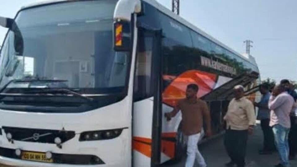 నల్గోండా: ప్రైవేట్ ప్రైవేట్ ట్రావెల్స్‌ రూ రూ .23 లక్షల బ్యాగ్ మాయం! పోలీసులకు పోలీసులకు