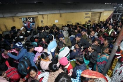 న్యూ Delhi ిల్లీ రైల్వే స్టేషన్ వద్ద స్టాంపేడ్ మరియు అది ఎలా బయటపడింది