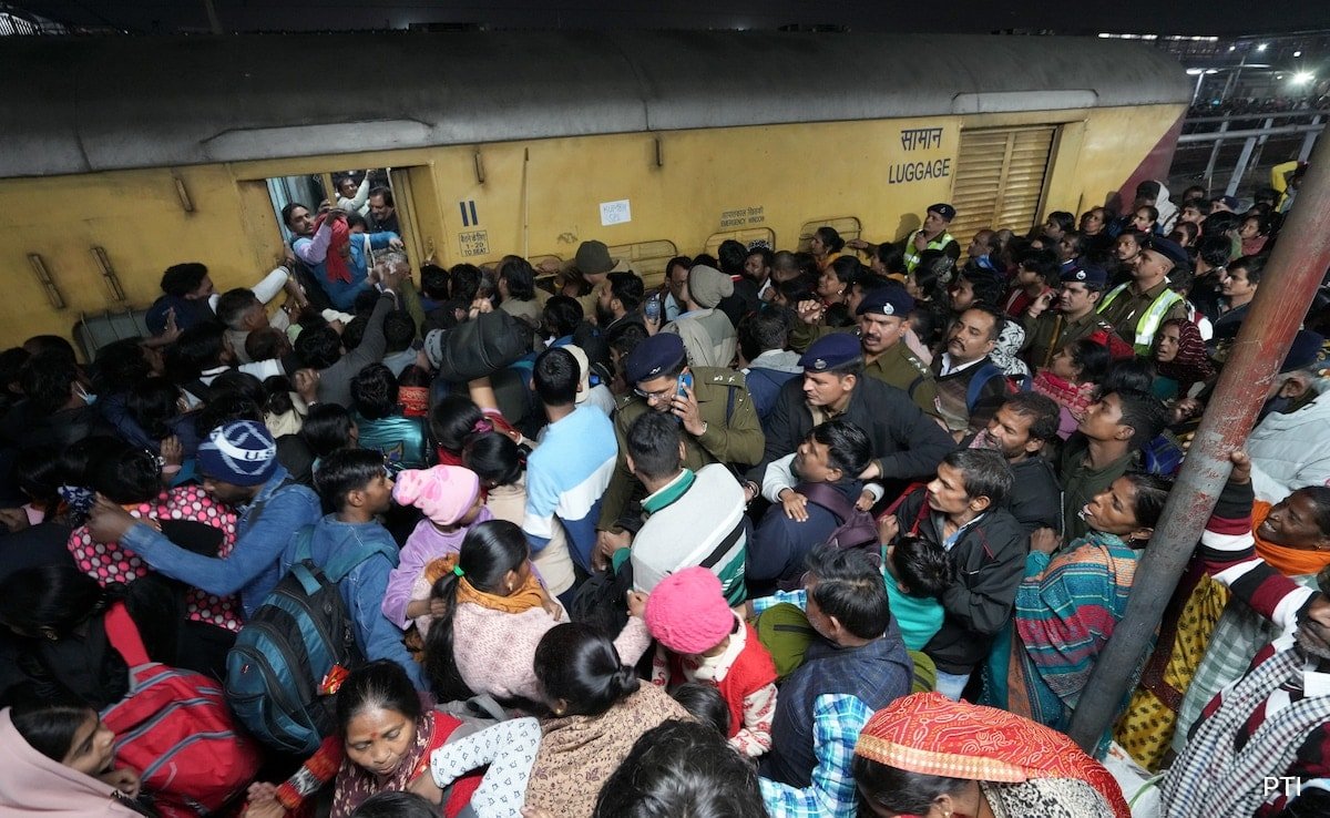 న్యూ Delhi ిల్లీ రైల్వే స్టేషన్ వద్ద స్టాంపేడ్ మరియు అది ఎలా బయటపడింది
