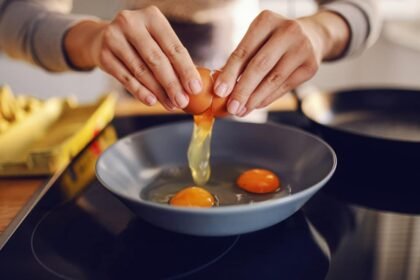 న్యూట్రిషనిస్ట్ బిజీగా ఉన్న రోజులలో ప్రోటీన్ అధికంగా ఉండే గో-టు భోజనం పంచుకుంటాడు