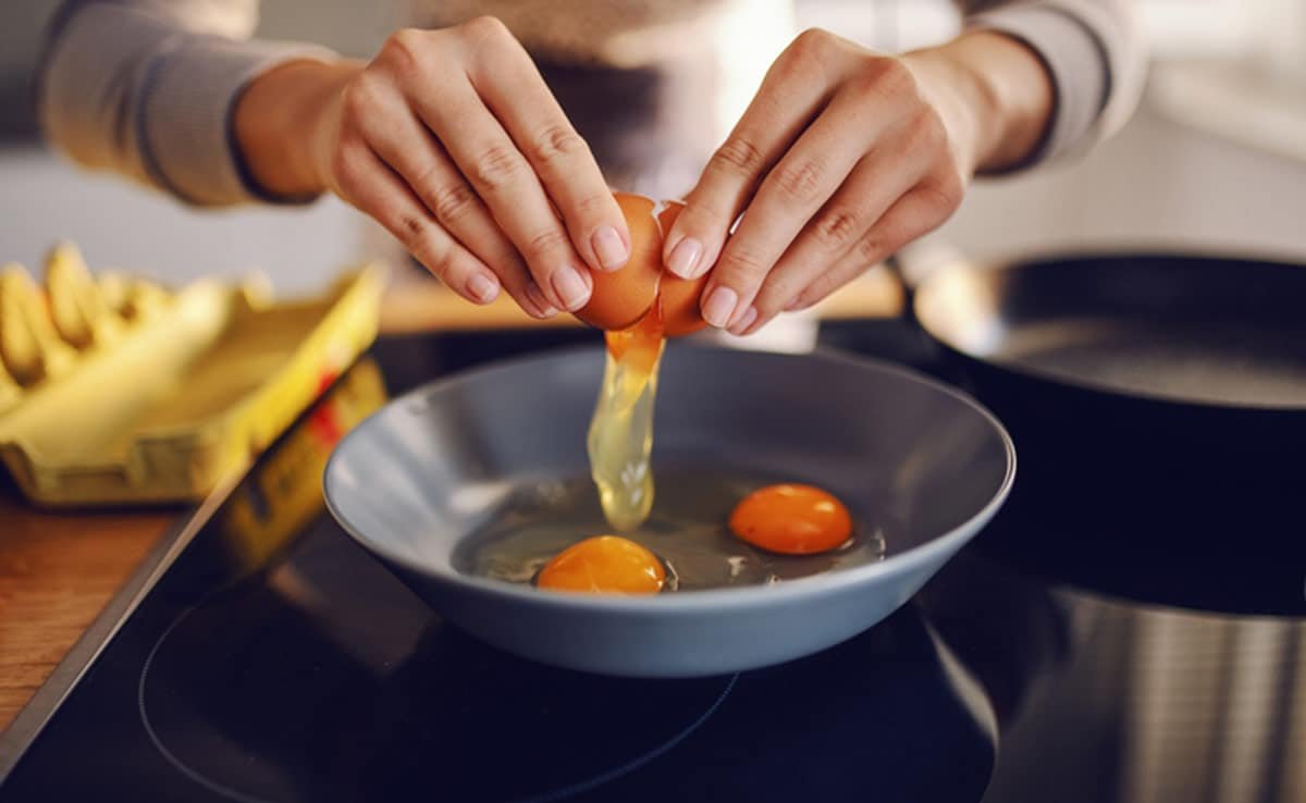 న్యూట్రిషనిస్ట్ బిజీగా ఉన్న రోజులలో ప్రోటీన్ అధికంగా ఉండే గో-టు భోజనం పంచుకుంటాడు