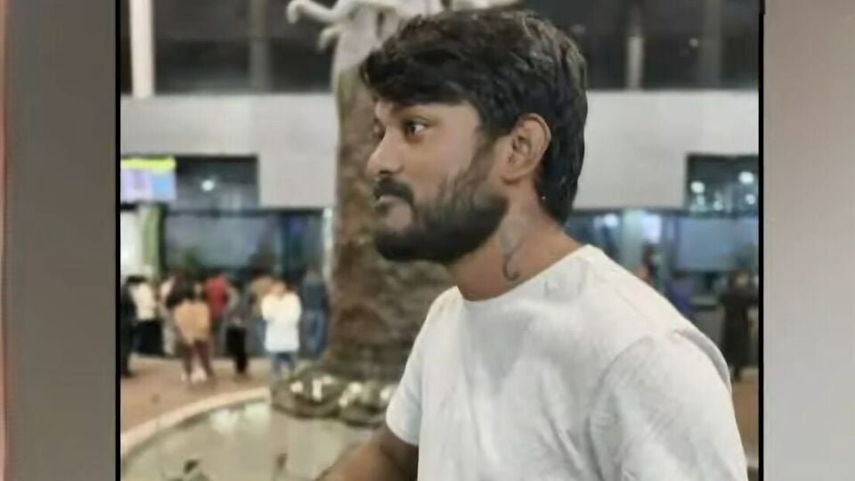 న్యూయార్క్ సూసైడ్: అమెరికాలో తెలుగు తెలుగు విద్యార్థి రెడ్డి రెడ్డి ఆత్మహత్య .. డిపోర్టేషన్‌ డిపోర్టేషన్‌ భయంతో భయంతో