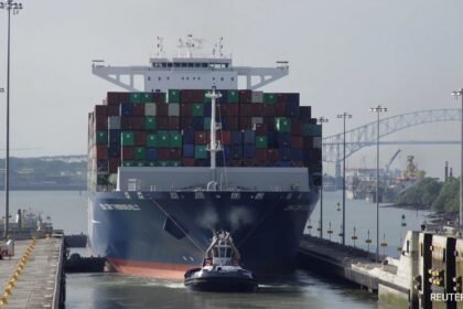 పనామా కాలువ గుండా ఫీజులు లేకుండా యుఎస్ ప్రభుత్వ నాళాలు