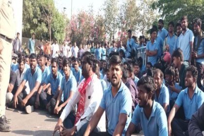 పర్మినెంట్ చేయమన్నందుకు 350 మందికి పైగా ఉద్యోగులను తీసేసిన ఎంఆర్ఎఫ్ ఎంఆర్ఎఫ్ ఎంఆర్ఎఫ్, కార్మికుల- మెడాక్ MRF 350 ప్లస్ ఉద్యోగులను శాశ్వత ఉద్యోగ డిమాండ్ స్పార్కింగ్ నిరసనలు, తెలంగాణ న్యూస్ న్యూస్