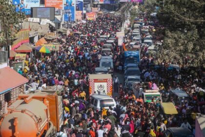 ప్రపంచంలోనే అతిపెద్ద 'ట్రాఫిక్ జామ్'- కుంభమేళా రోడ్లపై 300 కి.మీల మేర నిలిచిపోయిన వాహనాలు!