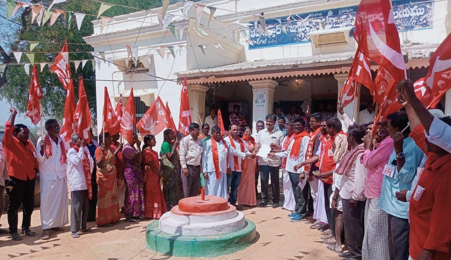 ప్రభుత్వ భూమిని అన్యాక్రాంతం కాకుండా కాకుండా