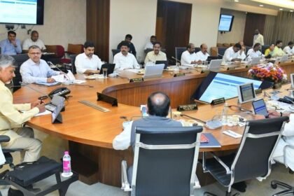 ఫైళ్ల క్లియరెన్స్‌లో ఫరూఖ్ ఫరూఖ్ టాప్ టాప్ సుభాష్ సుభాష్ లాస్ట్‌ లాస్ట్‌ లాస్ట్‌ లాస్ట్‌ క్యాబినెట్‌లోపేర్లు చదివిని సీఎం సీఎం చంద్రబాబు చంద్రబాబు- ఫారూక్ ఫైల్స్ మరియు వాసమ్సెట్టి సుబ్హాష్లను చివరి స్థానంలో క్లియర్ చేయడానికి మొదటి స్థానంలో ఉంది, ఆంధ్ర ప్రదేశ్ ప్రదేశ్