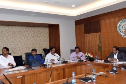 బర్డ్ఫ్లు టెర్రర్: బర్డ్‌ ఫ్లూపై ఫ్లూపై ఏపీ అలర్ట్‌ అలర్ట్‌, వైరస్ వైరస్ వైరస్ చర్యలు, లక్షల్లో లక్షల్లో కోళ్లు కోళ్లు