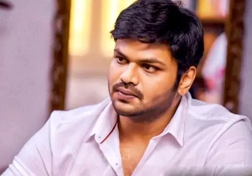 మంచు ఫ్యామిలీ గొడవ .. మనోజ్ మనోజ్ కీలక ప్రెస్ మీట్ ..!