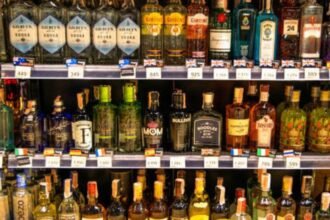 మద్యం మార్జిన్లు: రెండు బ్రాండ్లకు బ్రాండ్లకు ధర తగ్గించినట్టే మళ్లీ మళ్లీ పెంచేశారు, మిగిలిన బ్రాండ్లకు బ్రాండ్లకు మార్జిన్‌ కూడాపెంపు ..