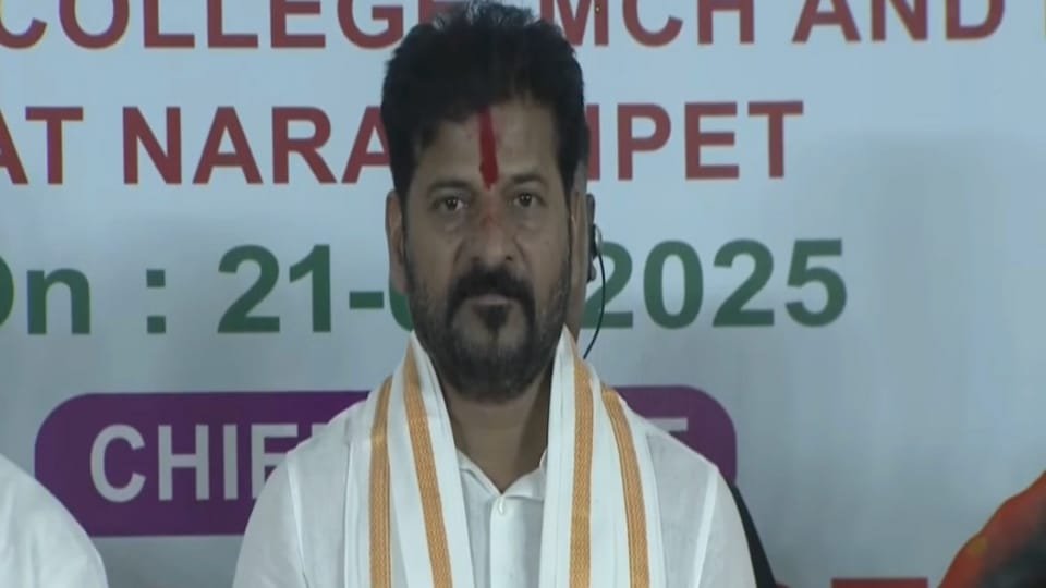 మహిళలకు సీఎం రేవంత్ రేవంత్ గుడ్ న్యూస్ న్యూస్-ఏడాదికి రెండు చీరలు చీరలు చీరలు, ప్రతి జిల్లాలో మహిళా సంఘాల పెట్రోల్ పెట్రోల్ పెట్రోల్- cm ప్రతి జిల్లాలో సంవత్సరానికి రెండు నాణ్యమైన చీరలు పెట్రోల్ పంపులు, తెలంగాణ తెలంగాణ తెలంగాణ తెలంగాణ