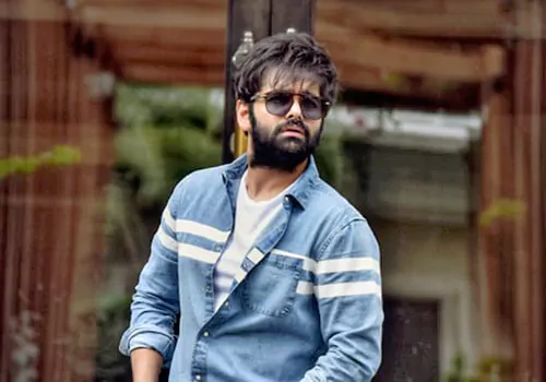 మహేష్ బాబు సినిమా కోసం పాట రాసిన హీరో రామ్!