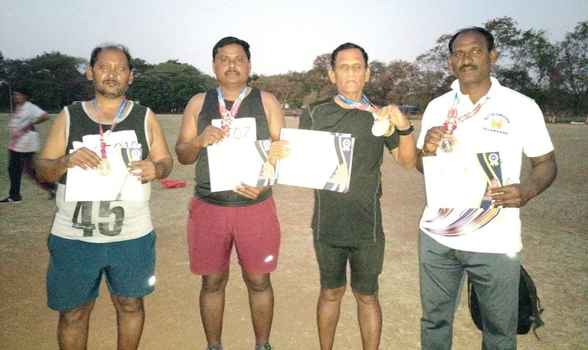 మాస్టర్స్ గేమ్స్ అథ్లెటిక్స్ పోటీలలో వీపనగండ్ల వ్యక్తులకు బహుమతులు బహుమతులు