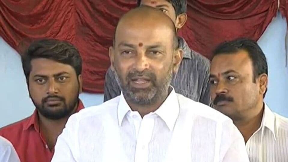 మీ అయ్య జాగీరా .. ముస్లింలను బీసీల్లో బీసీల్లో ఎట్లా? బండి సంజయ్ సంజయ్ ఫైర్!