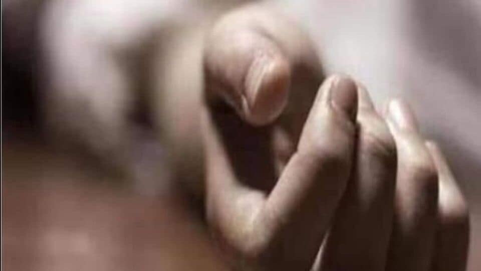 మెదక్ హత్య: మెదక్‌లో దారుణం, వైద్యానికి, వైద్యానికి దండగని భర్తను భర్తను చంపేసిన భార్య, అంత్యక్రియల్లో అంత్యక్రియల్లో గుర్తించిన అంత్యక్రియల్లో