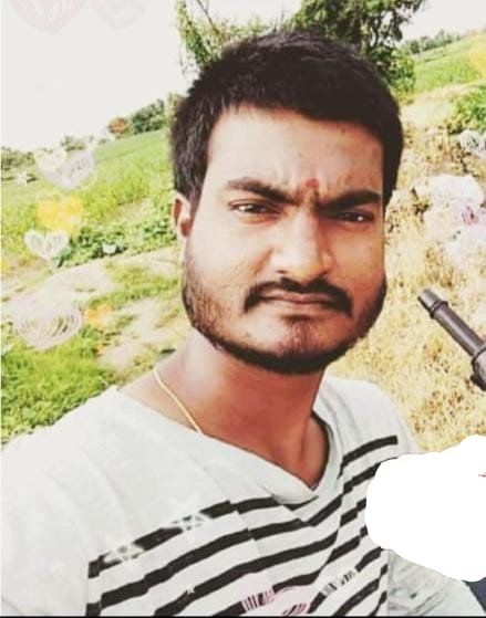 రోడ్డు ప్రమాదంలో యువకుడు మృతి