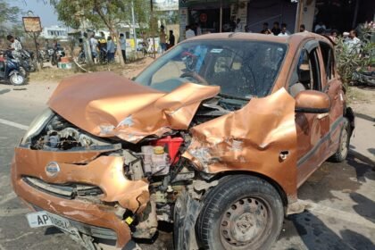 రోడ్డు ప్రమాదంలో వ్యక్తికి తీవ్ర తీవ్ర