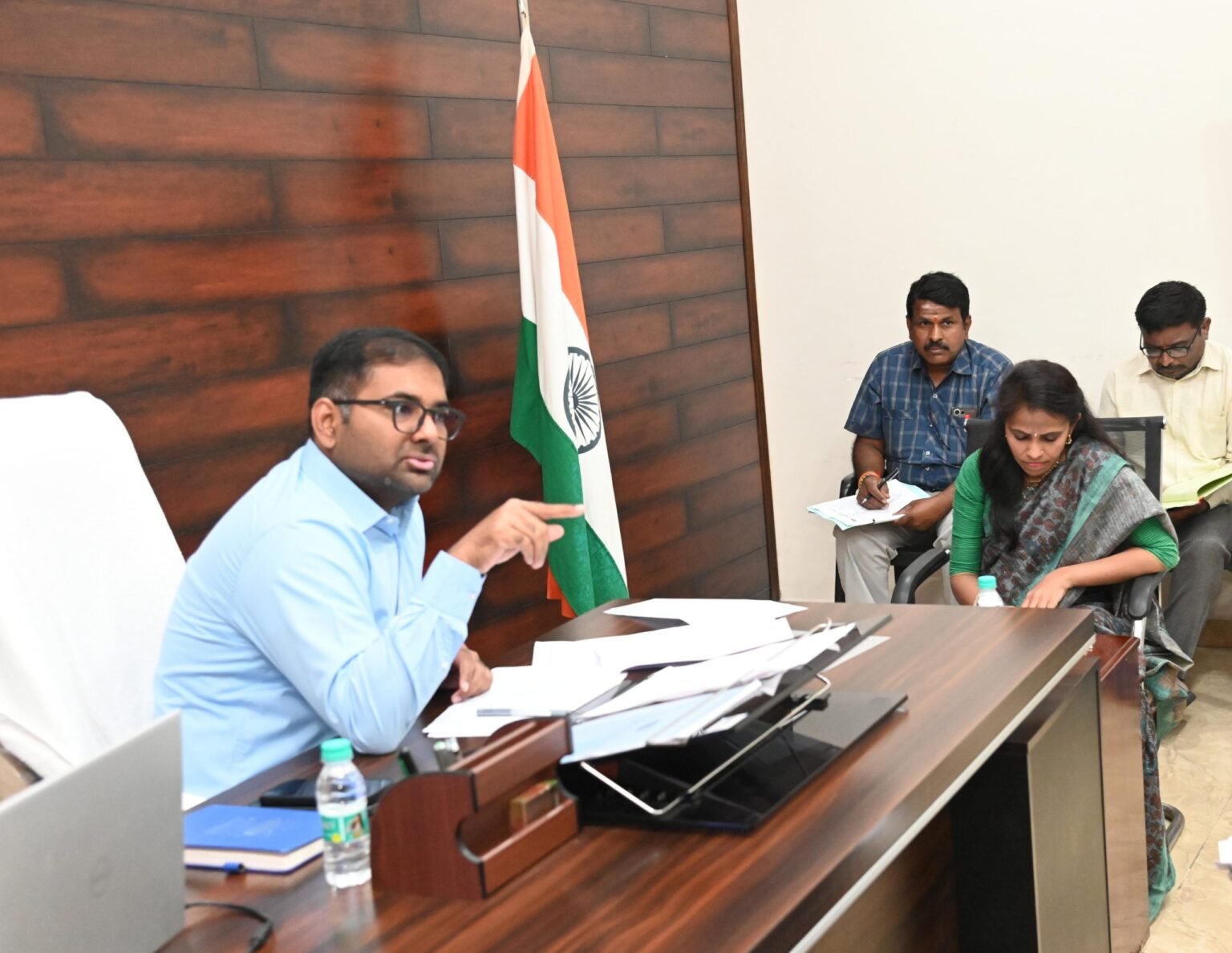 వరుస సమీక్షలతో కలెక్టర్ కలెక్టర్ .. - ముద్రా న్యూస్