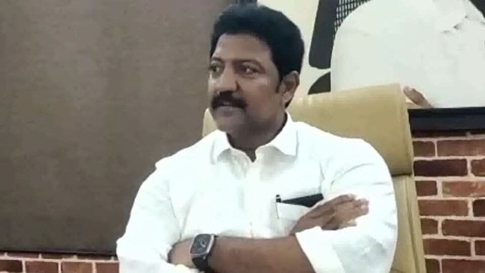 వల్లభనేని వంశీపై మరో మరో కేసు నమోదు నమోదు .. పోలీసులకు ఫిర్యాదు చేసిన హైకోర్టు హైకోర్టు లాయర్ లాయర్ భార్య భార్య భార్య భార్య భార్య!