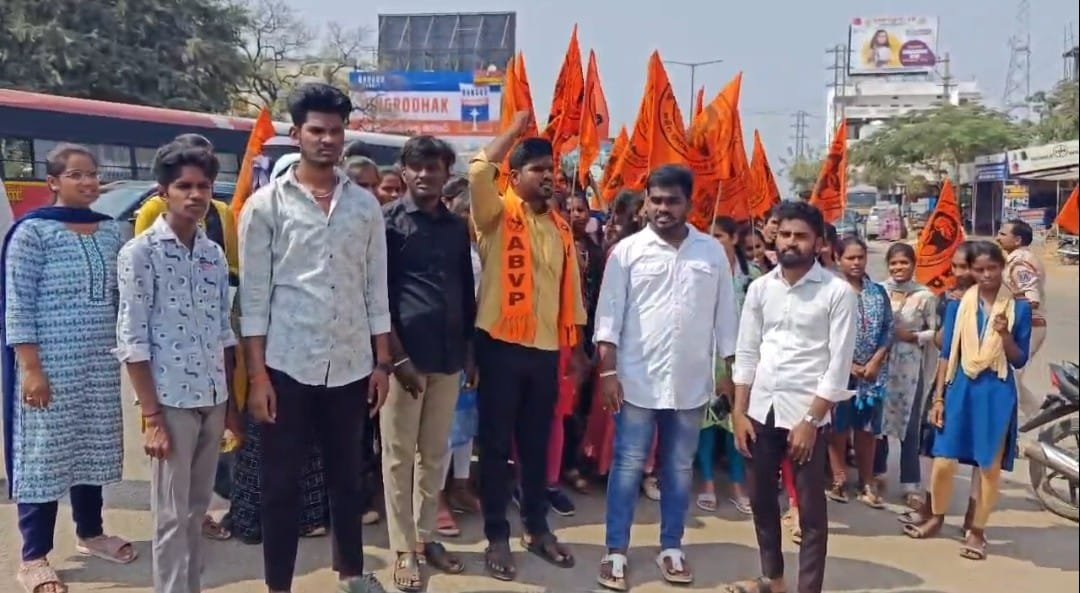 విద్యార్థినిపై కీచక ప్రధానోపాధ్యాయుడు లైంగికదాడి