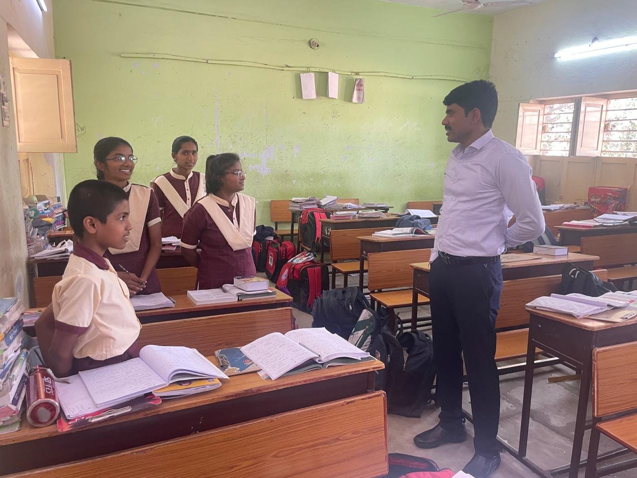 విద్యార్థులకు నాణ్యమైన భోజనం అందించాలి అందించాలి: రంగారెడ్డి జిల్లా కలెక్టర్. నారాయణ నారాయణ