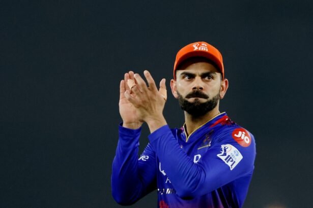 విరాట్ కోహ్లీ మాజీ ఆర్‌సిబి సహచరుడు కొడుకుకు ప్రత్యేక బహుమతి ఇస్తాడు, అభిమానులు సోషల్ మీడియా పోస్ట్‌ను ఆరాధిస్తారు