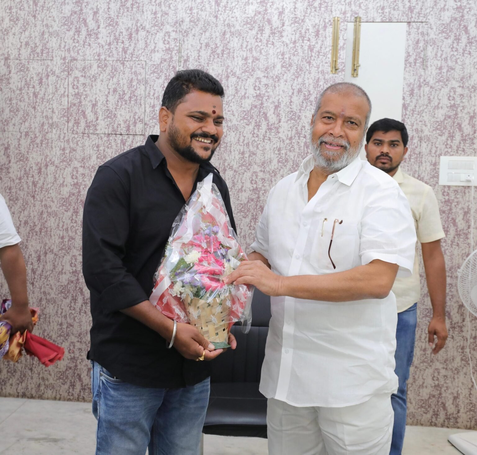 వైద్య ఆరోగ్య ఆరోగ్య శాఖ మంత్రి మంత్రి ని కలిసి ధన్యవాదాలు తెలిపిన ఎం ఆర్ ఆర్ పి ఎస్ యాదాద్రి జిల్లా నాయకులు కాకునూరి కాకునూరి కాకునూరి ..