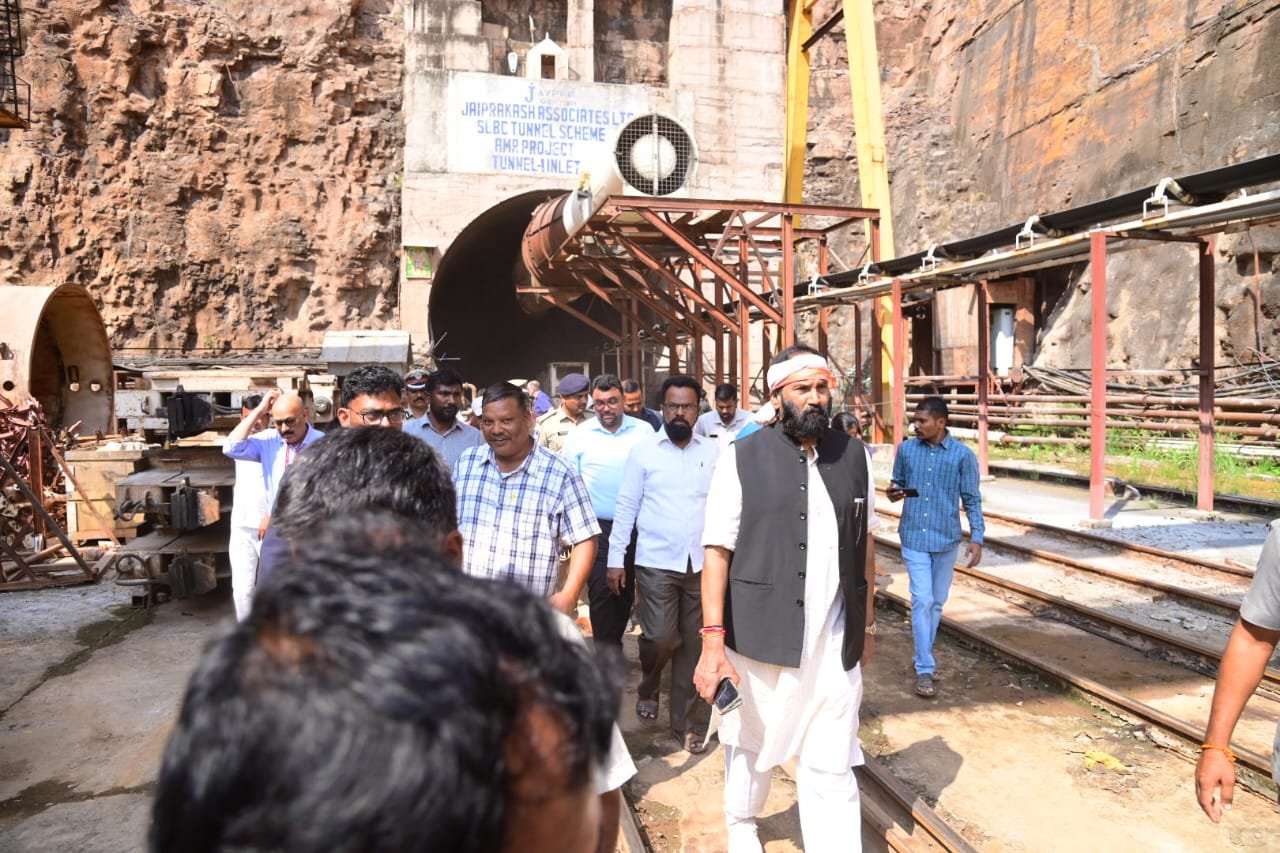 శ్రీశైలం ఎస్ఎల్బీసీ టన్నెల్ లో 8 మంది గల్లంతు