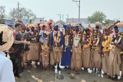 శ్రీశైలానికి ఇరుముడితో శివ స్వాముల స్వాముల