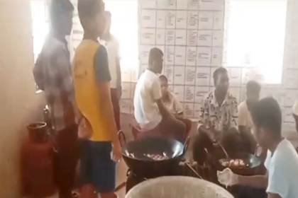 సంగారెడి ఉపాధ్యాయులు సస్పెండ్ చేశారు: విద్యార్థులతో వంట పనులు, ఇద్దరు ఇద్దరు సస్పెండ్ చేసి సంగారెడ్డి కలెక్టర్