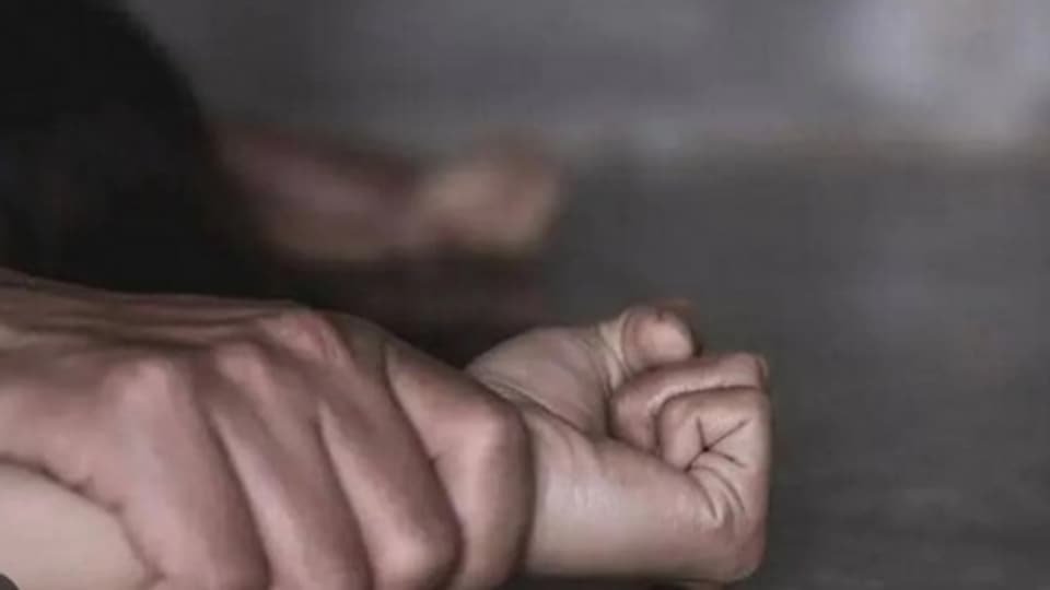 సంగారెడి నేరం: చాక్లెట్ ఆశ ఆశ ... బాలికపై ఇద్దరు యువకులు యువకులు!