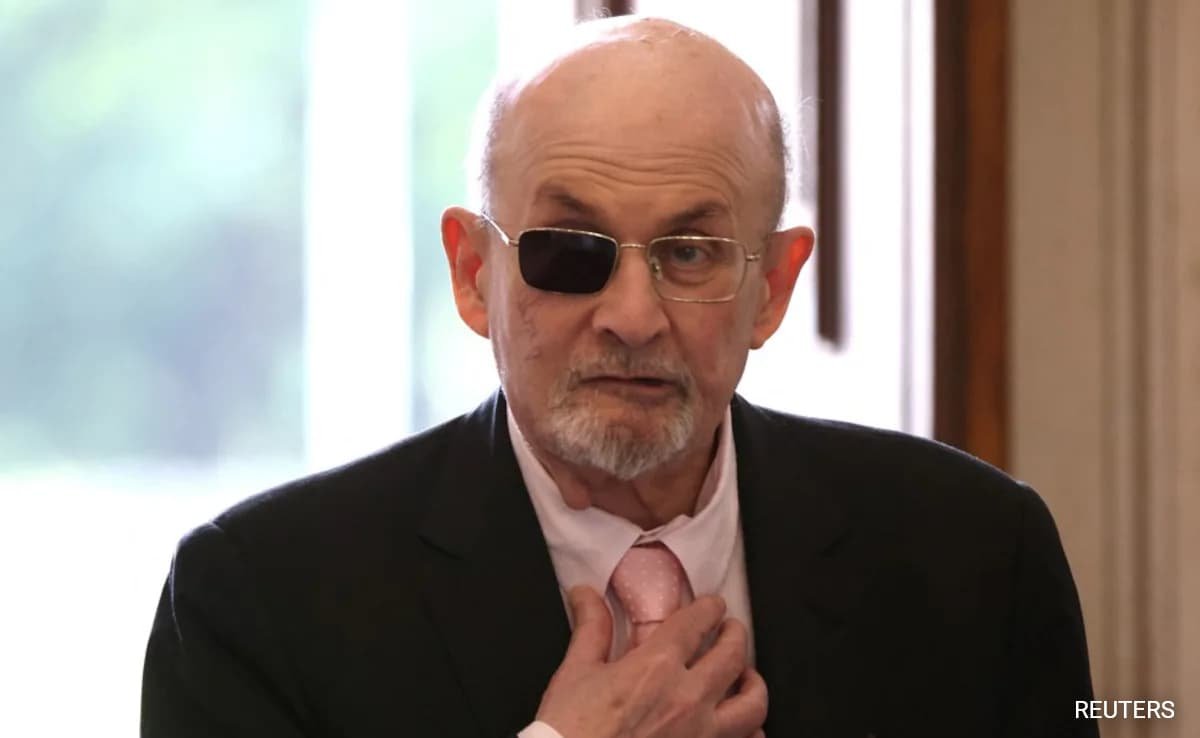 సల్మాన్ రష్దీని చంపడానికి దాడి చేసిన వ్యక్తి "ప్రమాదకరంగా దగ్గరగా" వచ్చాడని కోర్టు విన్నది