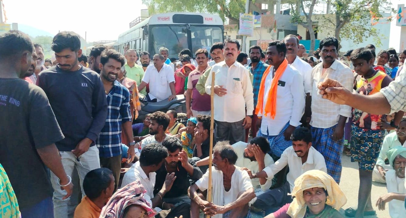 సాగు నీటి కోసం రైతుల రైతుల