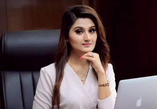 సినిమా వలలో ముఖ్యమంత్రి ముఖ్యమంత్రి .. 5 కోట్లకు కుచ్చుటోపీ!