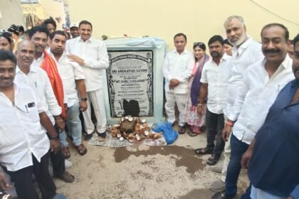 సీసీ రోడ్ల నిర్మాణ పనులకు శంకుస్థాపన చేసిన ఎమ్మెల్యే ఎమ్మెల్యే గాంధీ