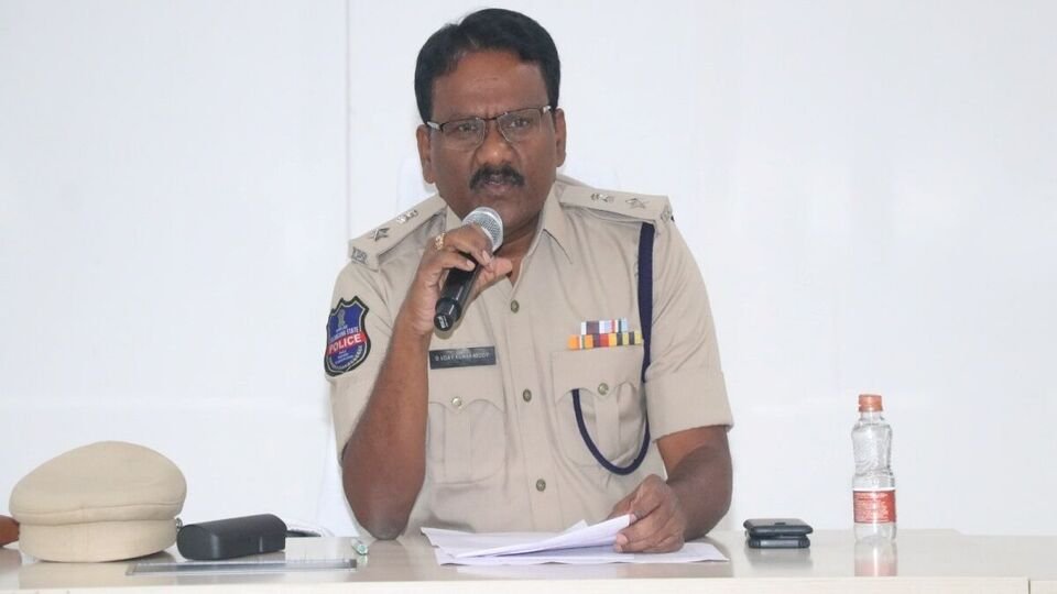 సైబర్ క్రైమ్: న్యూడ్ న్యూడ్, కాల్స్, క్యూ ఆర్ కోడ్, చైన్ చైన్ నేరాలపై అప్రమత్తంగా ఉండండి -మెదక్ ఎస్పీ ఎస్పీ ఎస్పీ