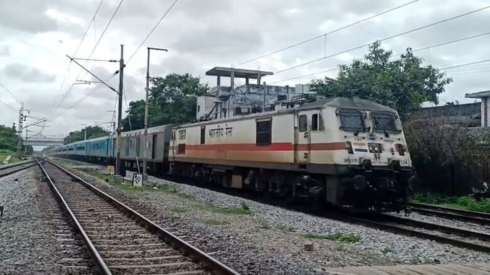 సౌత్ సెంట్రల్ రైల్వే: దయచేసి దయచేసి .. భాగ్యనగర్ ఎక్స్‌ప్రెస్ బంద్ అయ్యిందండి!