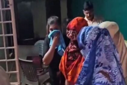 స్పా సెంటర్ దాడులు: విజయవాడలో యూట్యూబ్ యూట్యూబ్ ఛానల్ ముసుగులో స్పా సెంటర్- 10 మంది మంది అమ్మాయిలు, 13 మంది విటులు అరెస్టు అరెస్టు