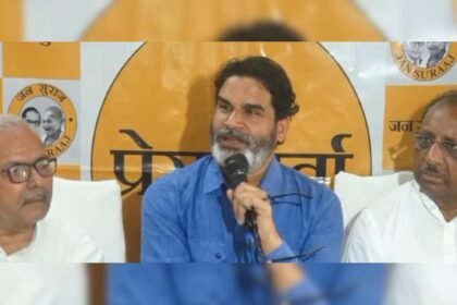 ప్రశాంత్ కిషోర్ కునాల్ కామ్రాకు "గద్దర్" వరుసలో ఉన్నారు