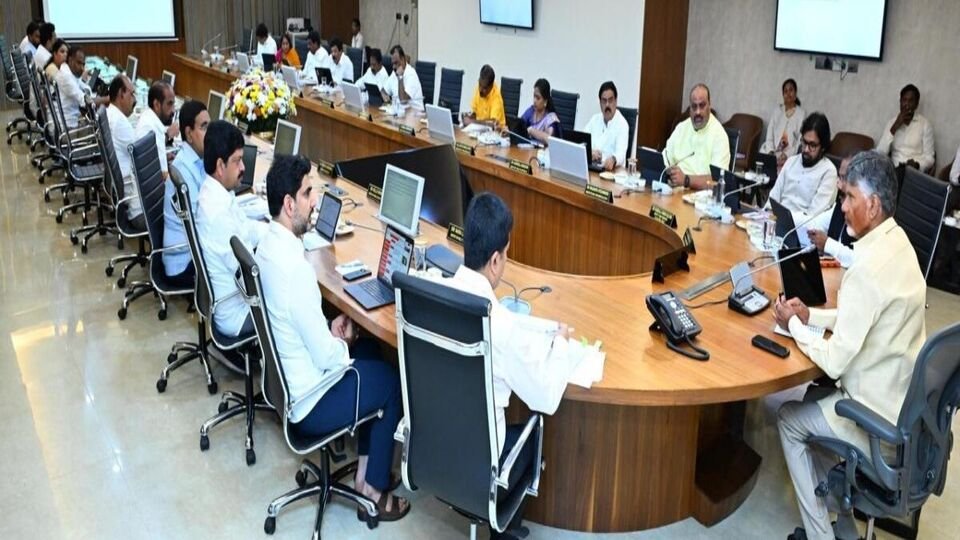 AP క్యాబినెట్ నిర్ణయాలు: చేనేత కార్మికులకు 200 యూనిట్ల ఉచిత విద్యుత్ విద్యుత్, వైఎస్ఆర్ జిల్లా పేరు మార్పు-ఏపీ కేబినెట్ నిర్ణయాలివే కేబినెట్