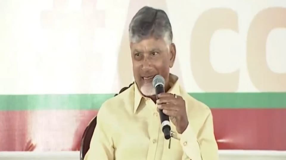 Cm చంద్రబాబు: నిన్న నిన్న హోంమంత్రికి కానిస్టేబుల్ ప్రశ్న-నేడు మహిళా ఉద్యోగులందరికీ సీఎం చంద్రబాబు గుడ్ గుడ్ గుడ్ గుడ్