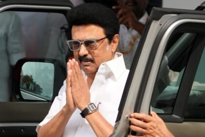 MK స్టాలిన్: బడ్జెట్ లోగో నుంచి నుంచి రూపీ సింబల్ ను తొలగించి తొలగించి, తమిళంలో 'రు' పదాన్ని పదాన్ని చేర్చిన స్టాలిన్- తమిళ నాడు ప్రభుత్వం బడ్జెట్ నుండి జాతీయ రూపాయి చిహ్నాన్ని తమిళంలో గుర్తుతో భర్తీ చేస్తుంది,