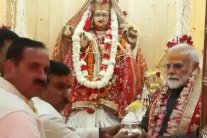PM మోడీ ఉత్తరాఖండ్ యొక్క ముఖ్వా ఆలయంలో 'గంగా ఆర్తి' ప్రదర్శిస్తాడు