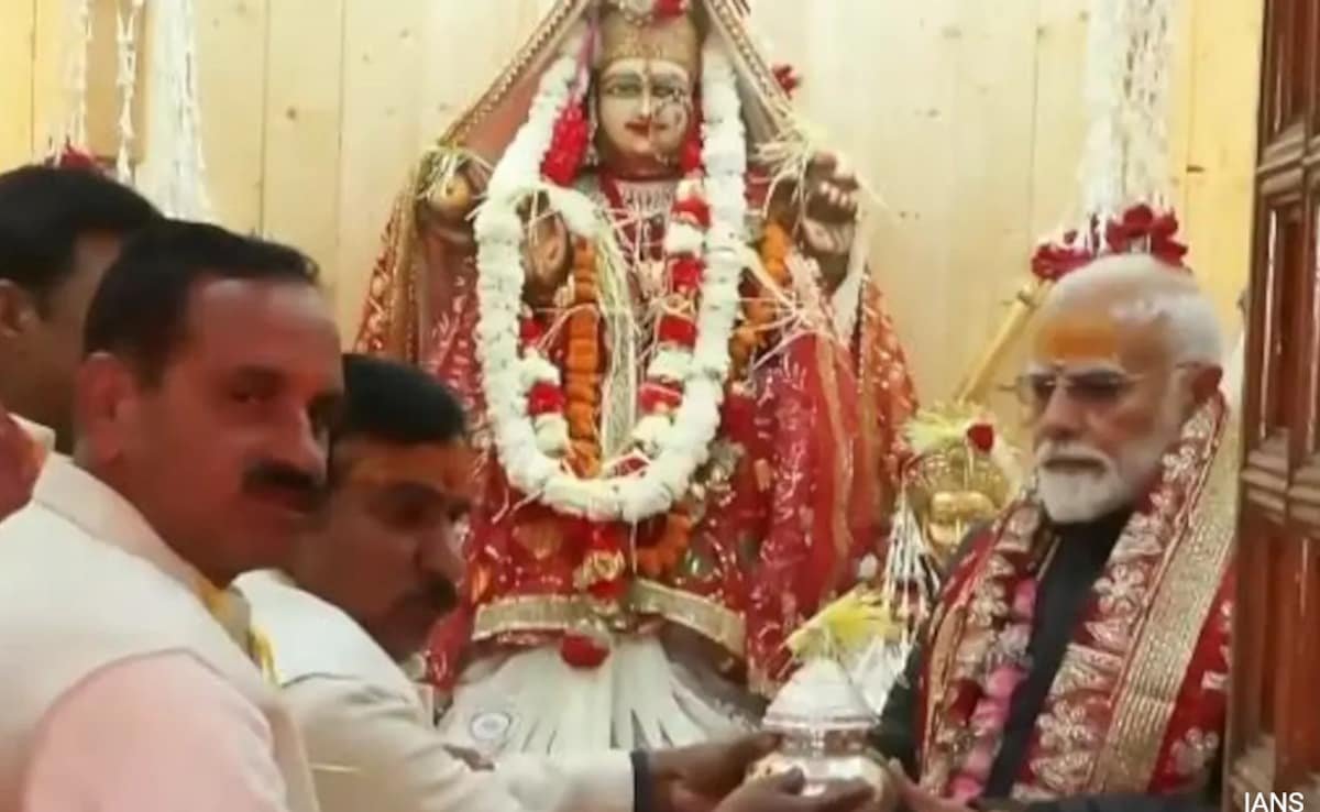 PM మోడీ ఉత్తరాఖండ్ యొక్క ముఖ్వా ఆలయంలో 'గంగా ఆర్తి' ప్రదర్శిస్తాడు